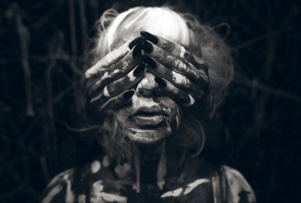 As surreais e sombrias fotografias de Kavan Cardoza Kavan Cardoza (Kavan the Kid) fotografia surreal photoshop maquiagem sombria sonhos pesadelos