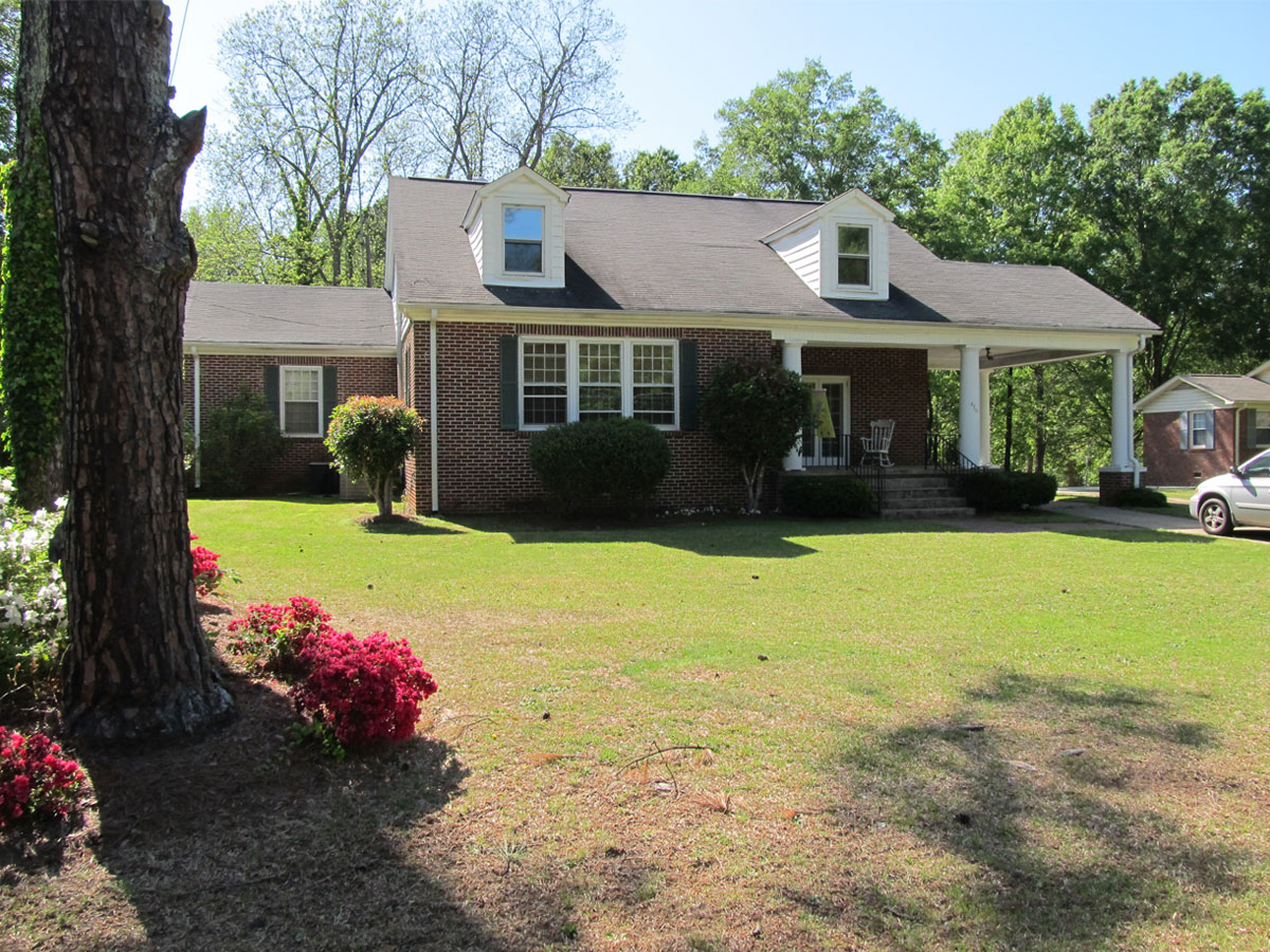 Great Home in Six to Six!!