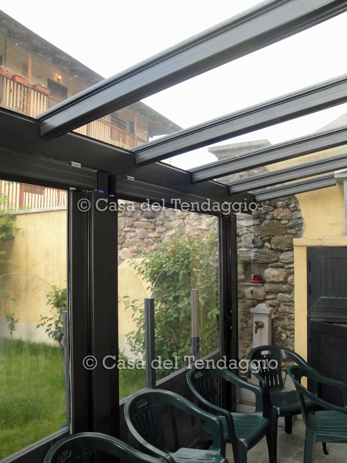 Blog tende da sole e protezioni: pergola in alluminio e vetro Tenda con struttura in alluminio