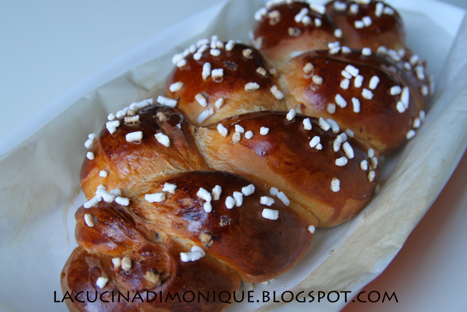 LA CUCINA DI MONIQUE Treccia dolce con more e gocce di cioccolato