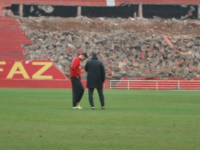 Sem brilhar nos gramados, ex-goleiro leva grife para o Catar