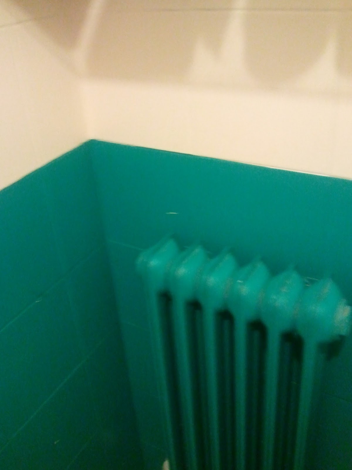 RECIKLA-ARTE: Azulejos de baño pintado en dos tonos