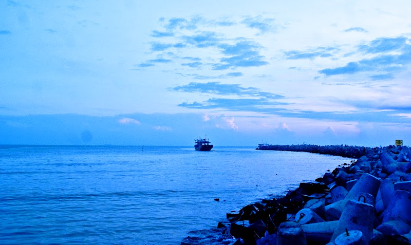 Wisata Pantai Glayem