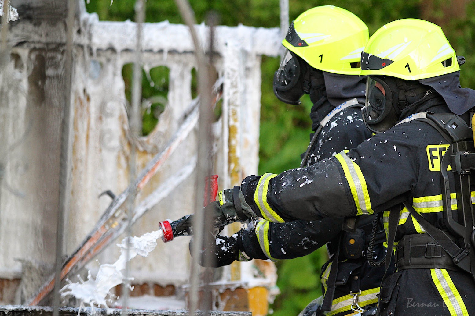 Bernau: Grosseinsatz der Feuerwehr - Bungalow Brand... 89 Bernau LIVE - Dein Stadtmagazin für Bernau bei Berlin