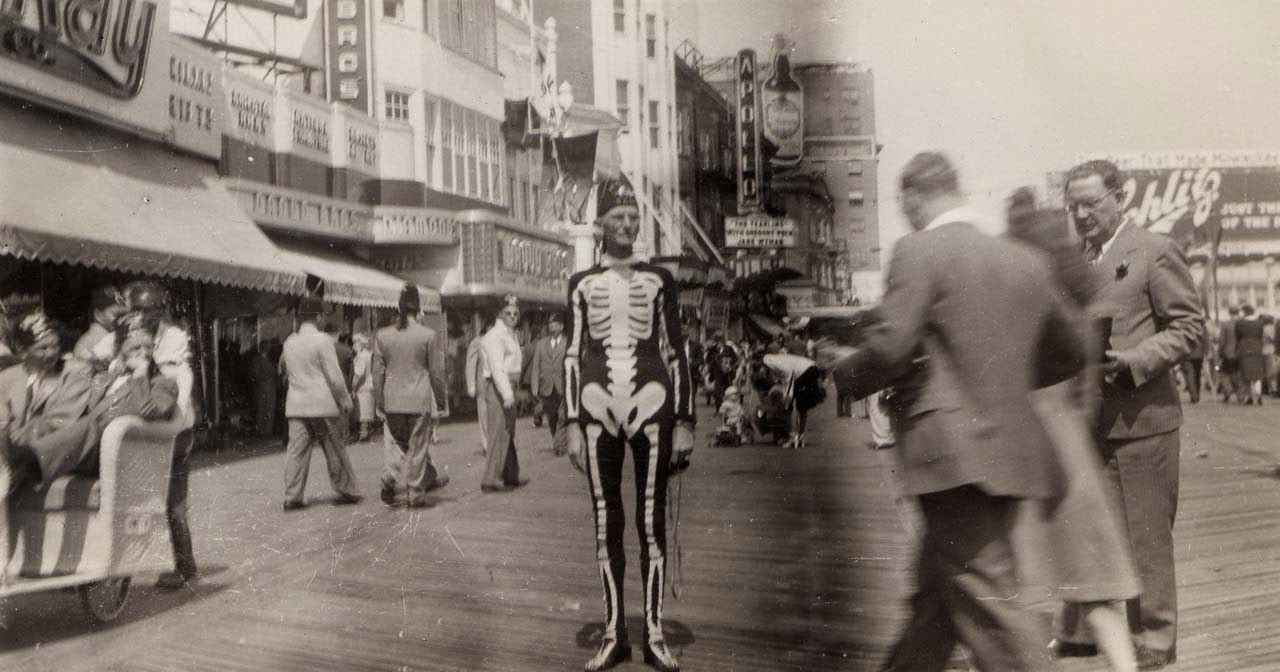 22 Haunting Vintage Halloween Photographs Before The 1950s