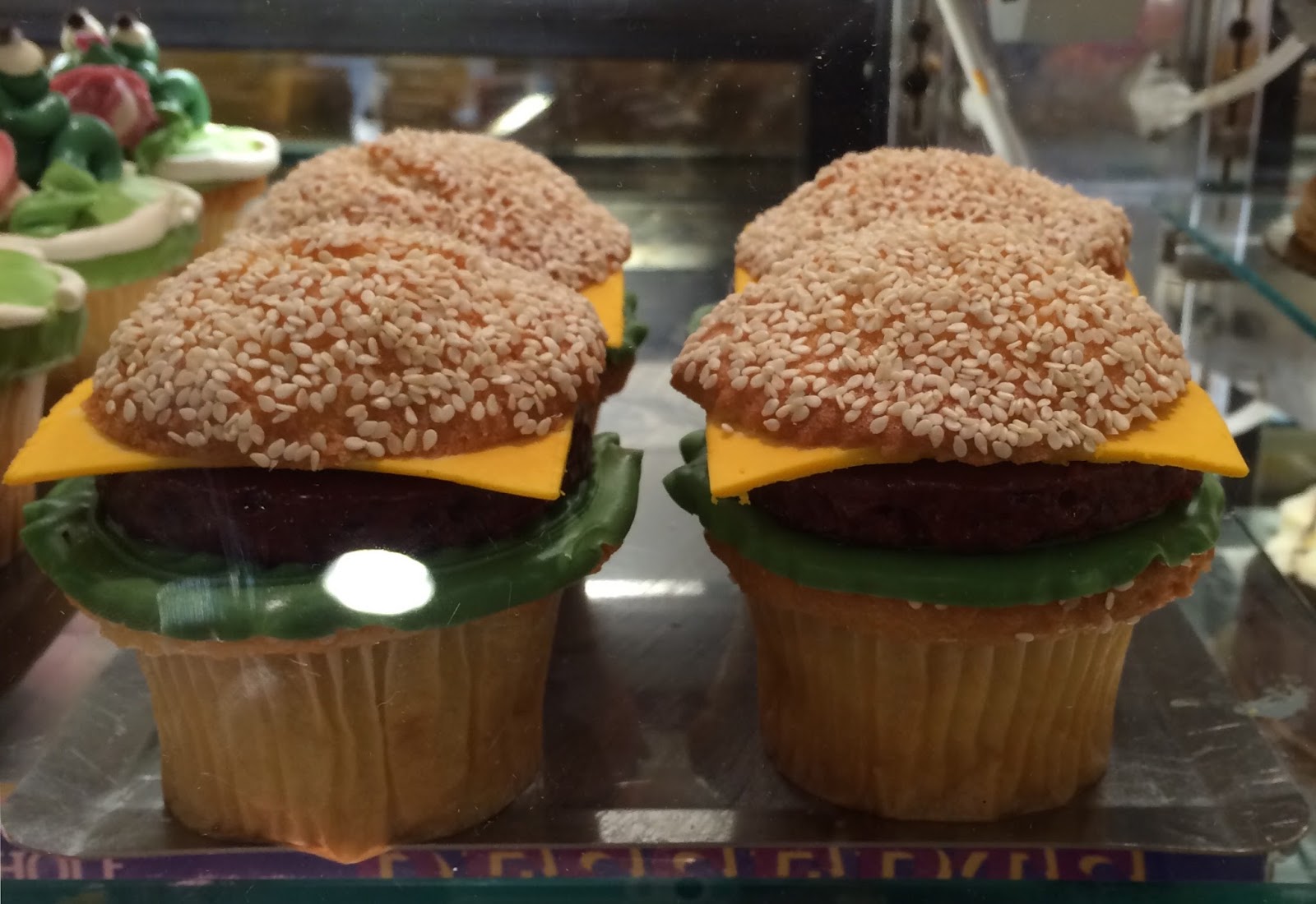 Hamburger Cupcake From Whole Foods / ホールフーズのハンバーガー カップケーキ I'm Made of