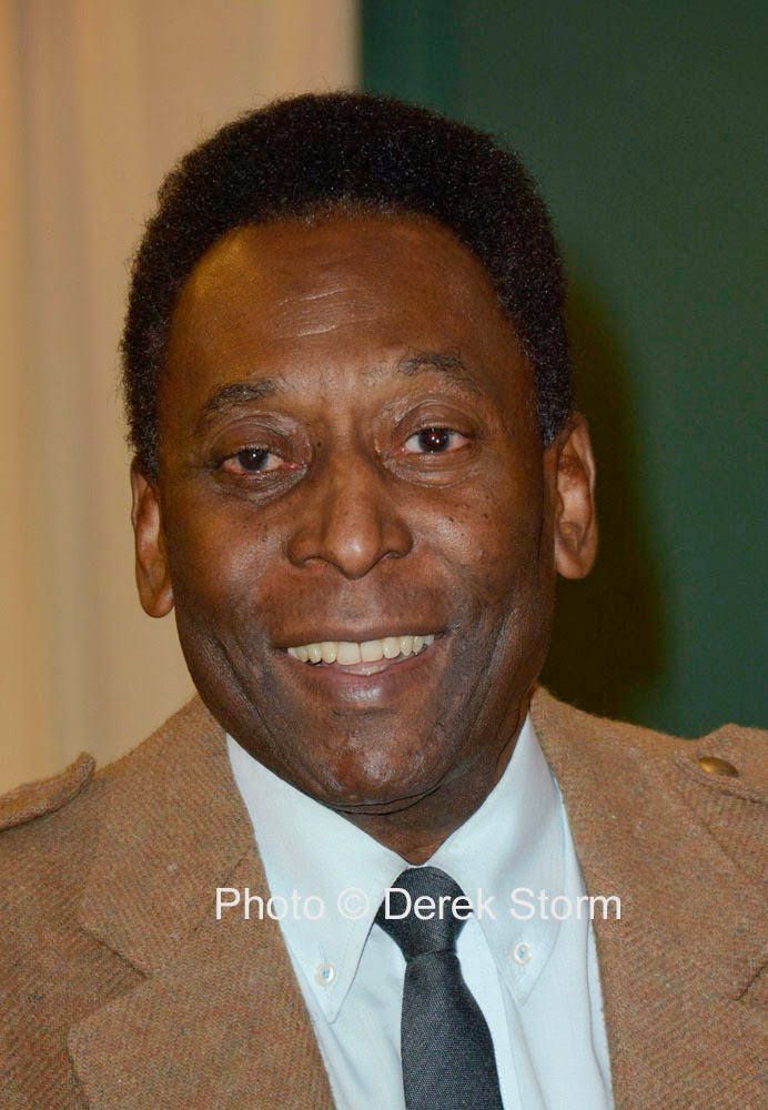 In The News Pele Appears At Barnes Noble Rockefeller Center