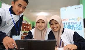 Perempuan Pengguna Internet di Indonesia 2014 Naik 10 Persen