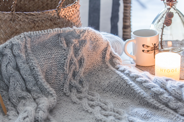 Amalie loves Denmark Strickdecke aus weicher Wolle von Drops Design Amalie loves Denmark Strickdecke aus weicher Wolle von Drops Design