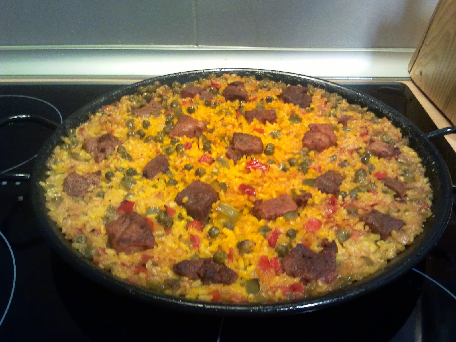 ACOCINATE PAELLA CON CARNE DE PINCHO AL HORNO