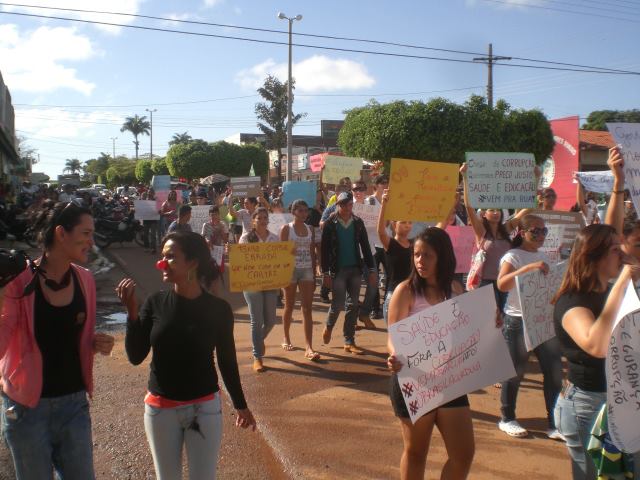 Estudantes realizam manifestação em Alta Floresta D'Oeste