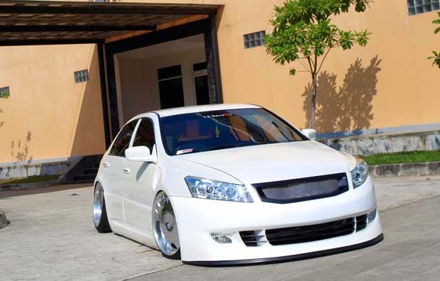Modifikasi Honda Accord Putih