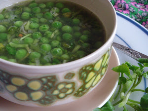 Vivid Retro Watercress and Pea Soup