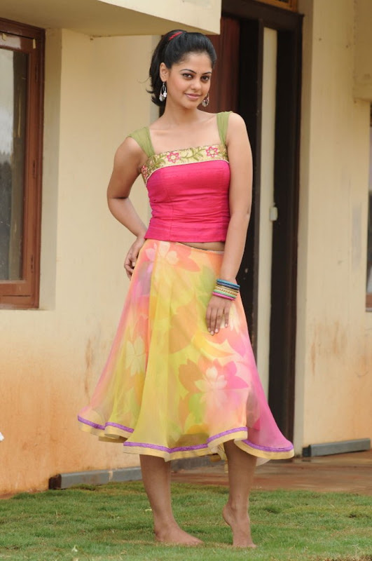 Tamil Actress Bindu Madhavi New Cute Stills Photo Gallery in Pink Dress gallery pictures