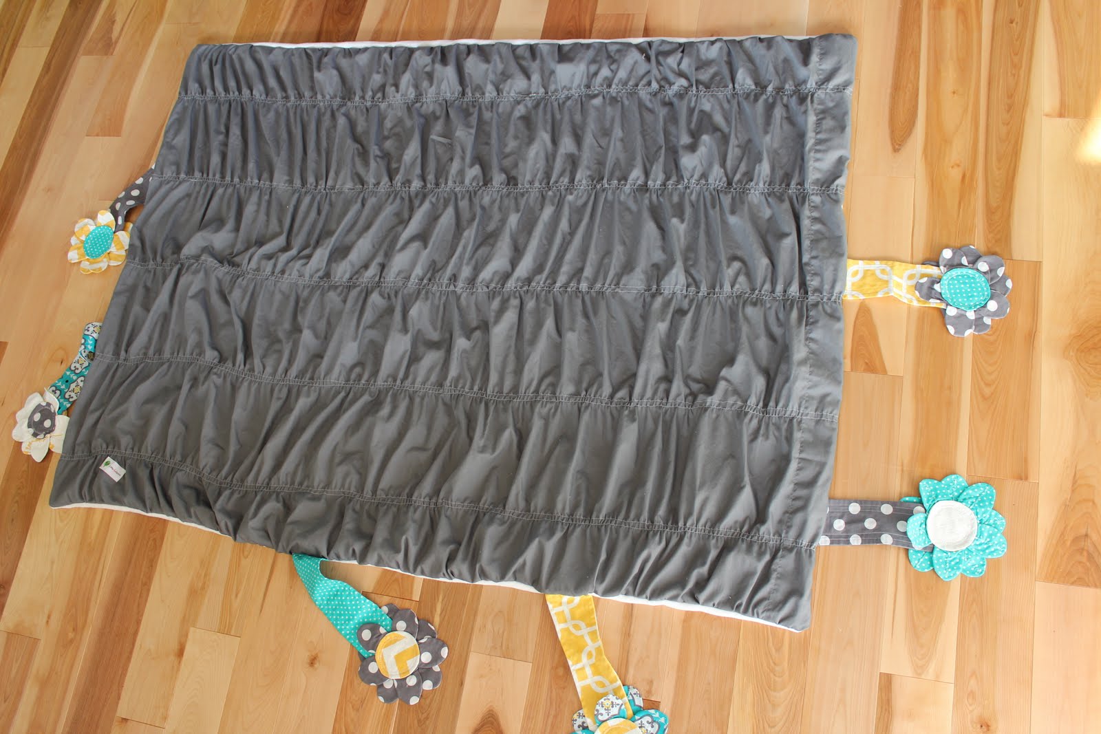 Anthropologie Inspired Toddler Bed Comforter Tutorial
