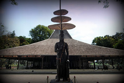 CLICK TO ENLARGE Belajar Sejarah di Trowulan