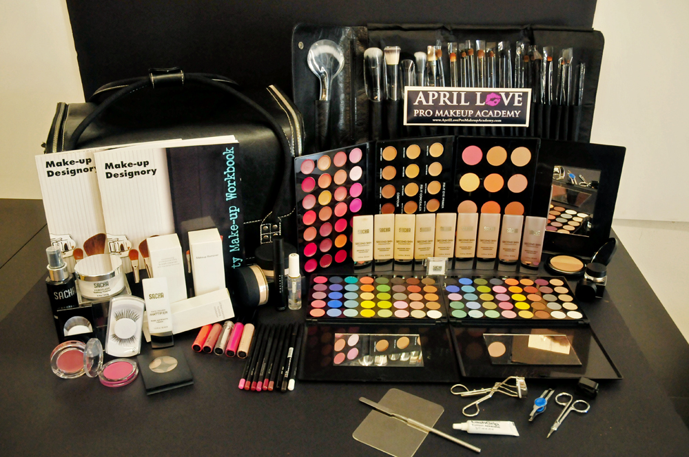 Beauty & makeup: Handiest Makeup Kit