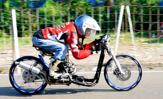 Modifikasi motor drag mio untuk drag race title=