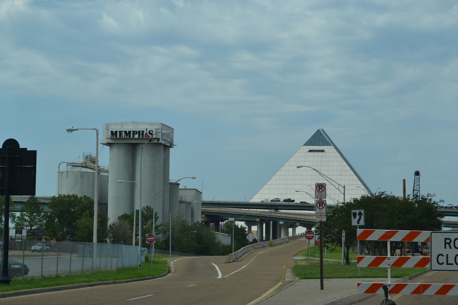 [Image: Memphis+Pyramid.JPG]