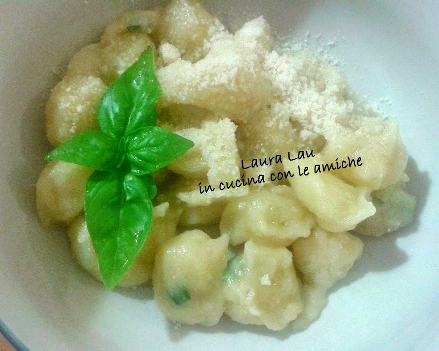 Laura Lau in cucina con le amiche GNOCCHI VELOCI DI PATATE E BASILICO