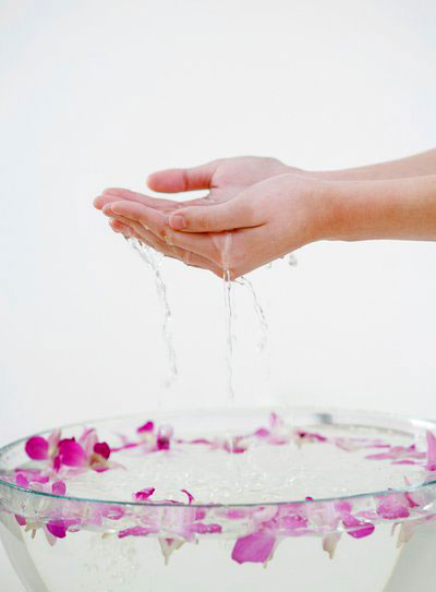 Mẹo làm mềm da tay bị chai tay hiệu quả ngay tại nhà Mẹo làm mềm da tay bị chai tay hiệu quả ngay tại nhà