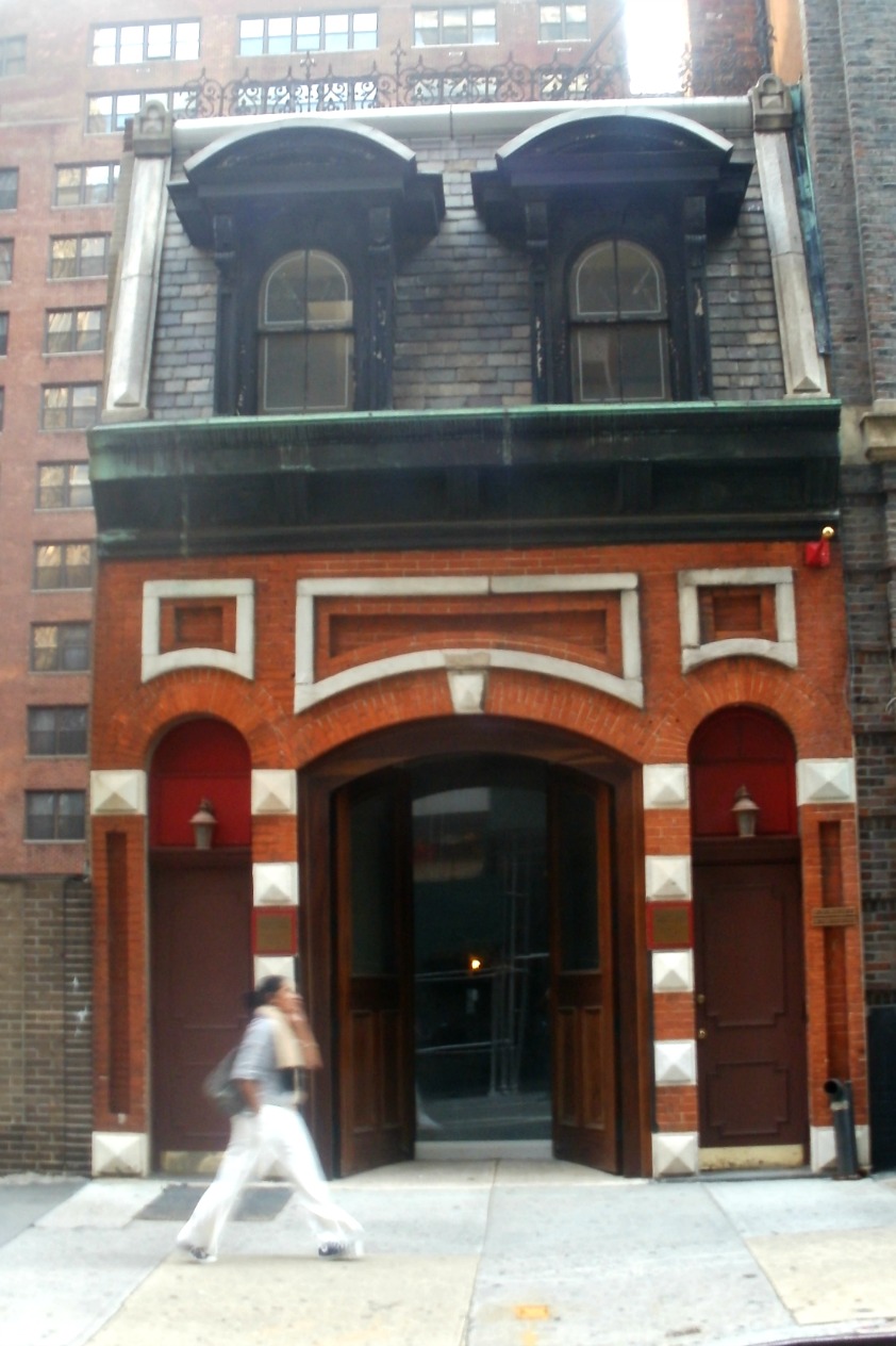 Midtown Blogger/Manhattan Valley Follies Ritzy Canine Carriage House