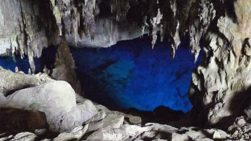 De moto na Gruta do Lago Azul