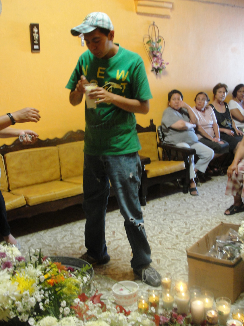Jalisco: Tradiciones de mi pueblo - Levantar la cruz de un difunto Jalisco: Tradiciones de mi pueblo - Levantar la cruz de un difunto