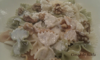 Lazos con queso azul y nueces