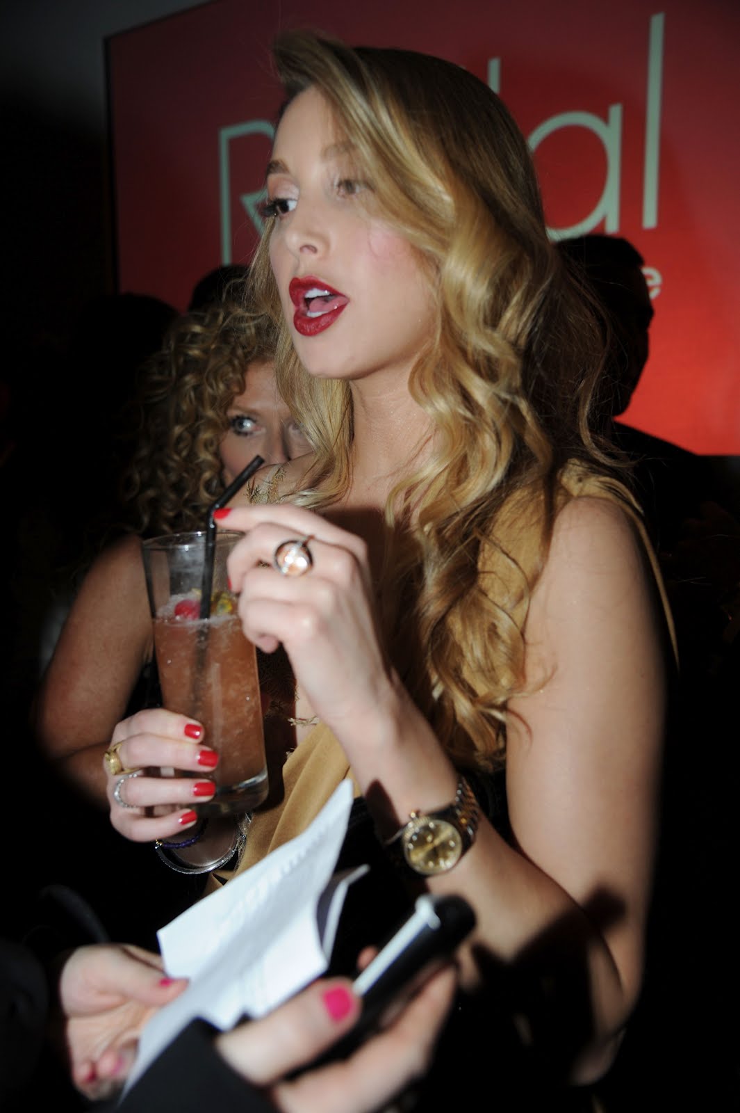 http://4.bp.blogspot.com/-sEeHmjSjDjE/T1d236ZrUbI/AAAAAAABNaY/w2BcBKrhFFU/s1600/WhitneyPortatRodialBeautifulAwardsinLondonMarch2012-2.jpg