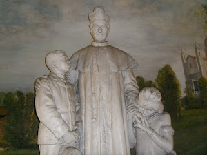 ESTATUA DE DON BOSCO