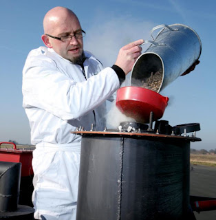 نقره لتكبير أو تصغير الصورة ونقرتين لعرض الصورة في صفحة مستقلة بحجمها الطبيعي