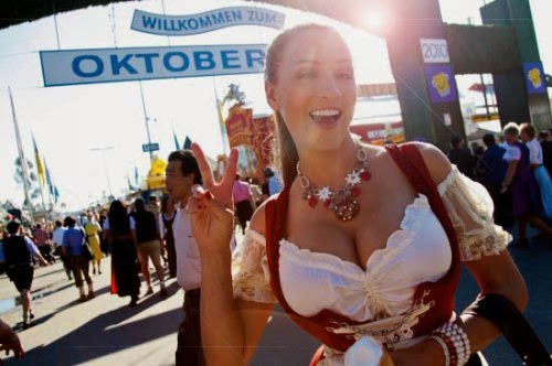 2015 Chicas guapas alemanas en oktoberfest: tetas teutonas, cerveza, escotes, fotos y vídeos de sexys rubias de fiesta en Alemania. Mujeres hermosas, bellas, bonitas. La chica guapa 1x2.