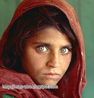 Foto-foto Bersejarah di Dunia - Gadis Afghanistan Foto-foto Bersejarah di Dunia - Gadis Afghanistan