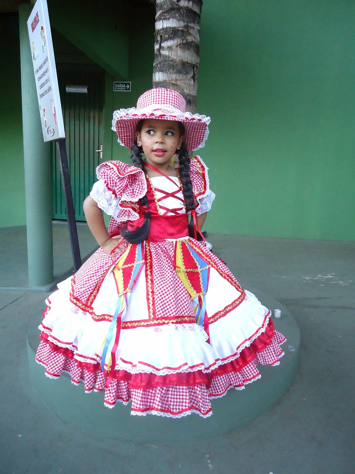sonhar e criar vestido de quadrilha infantil vermelho e branco