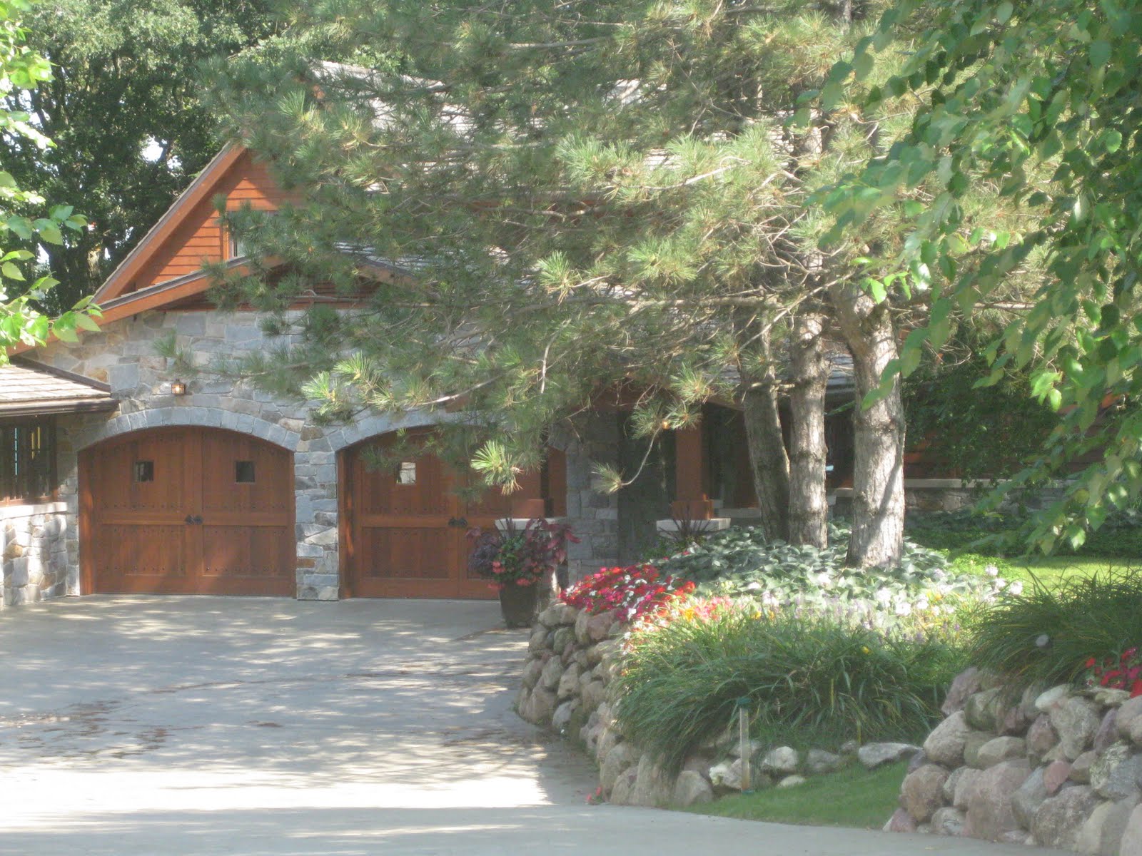 So Okoboji! THERE MUST BE CABINS, TOO?