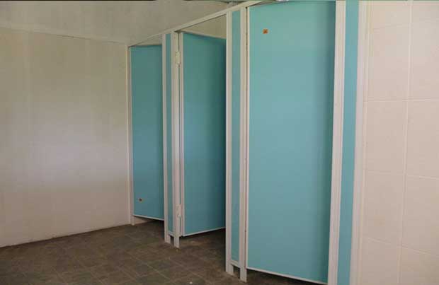 harga jasa pemasangan partisi cubicle toilet harga jasa pemasangan partisi cubicle toilet