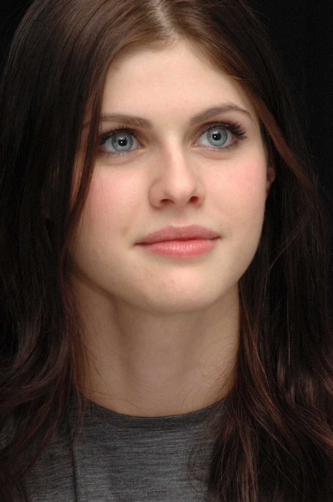 http://4.bp.blogspot.com/-sMKr7Fc26R8/ULKSQkb2SeI/AAAAAAAAl7g/G3YMHlYh0lI/s1600/Alexandra+Daddario+-+%2527Percy+Jackson+and+the+Olympians+The+Lightning+Thief%2527+Photocall+2010+15.jpg