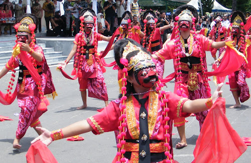 Fotofoto Tari Topeng Khas Betawi