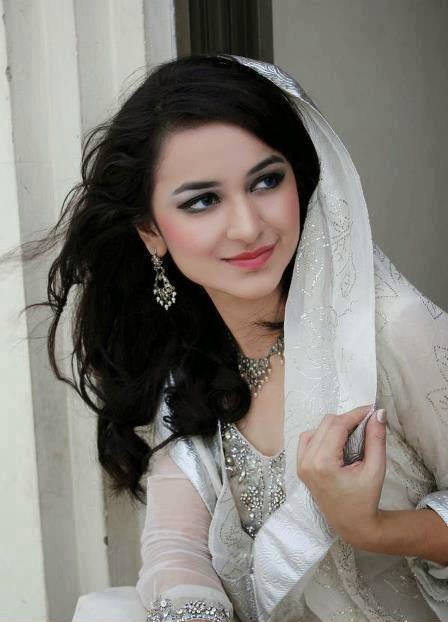 http://beautifulhdimages.blogspot.com/2014/02/beautiful-pakistani-girls-wallpapers.html