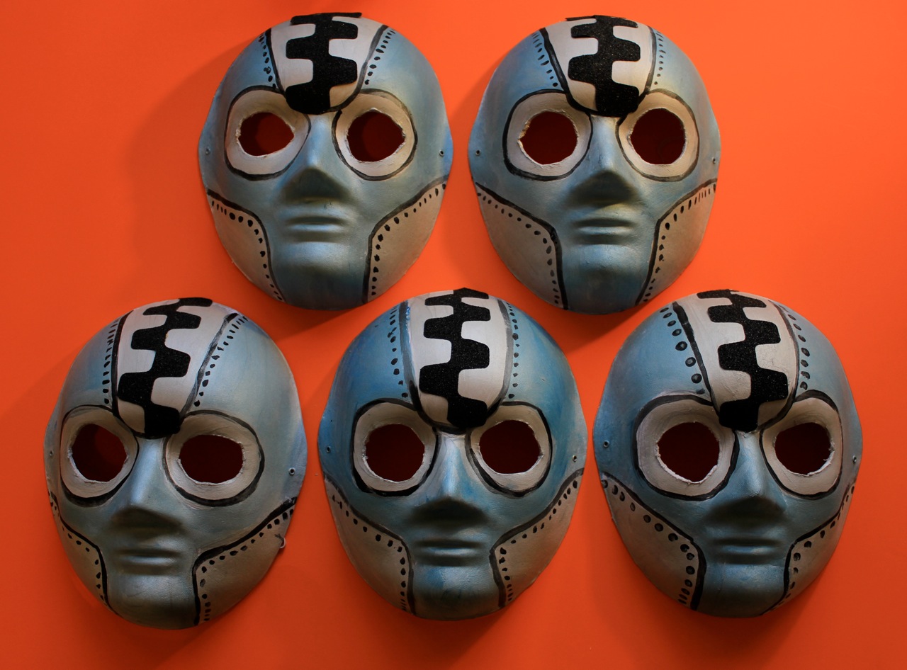 Elle and Lou How to make a Robot Mask