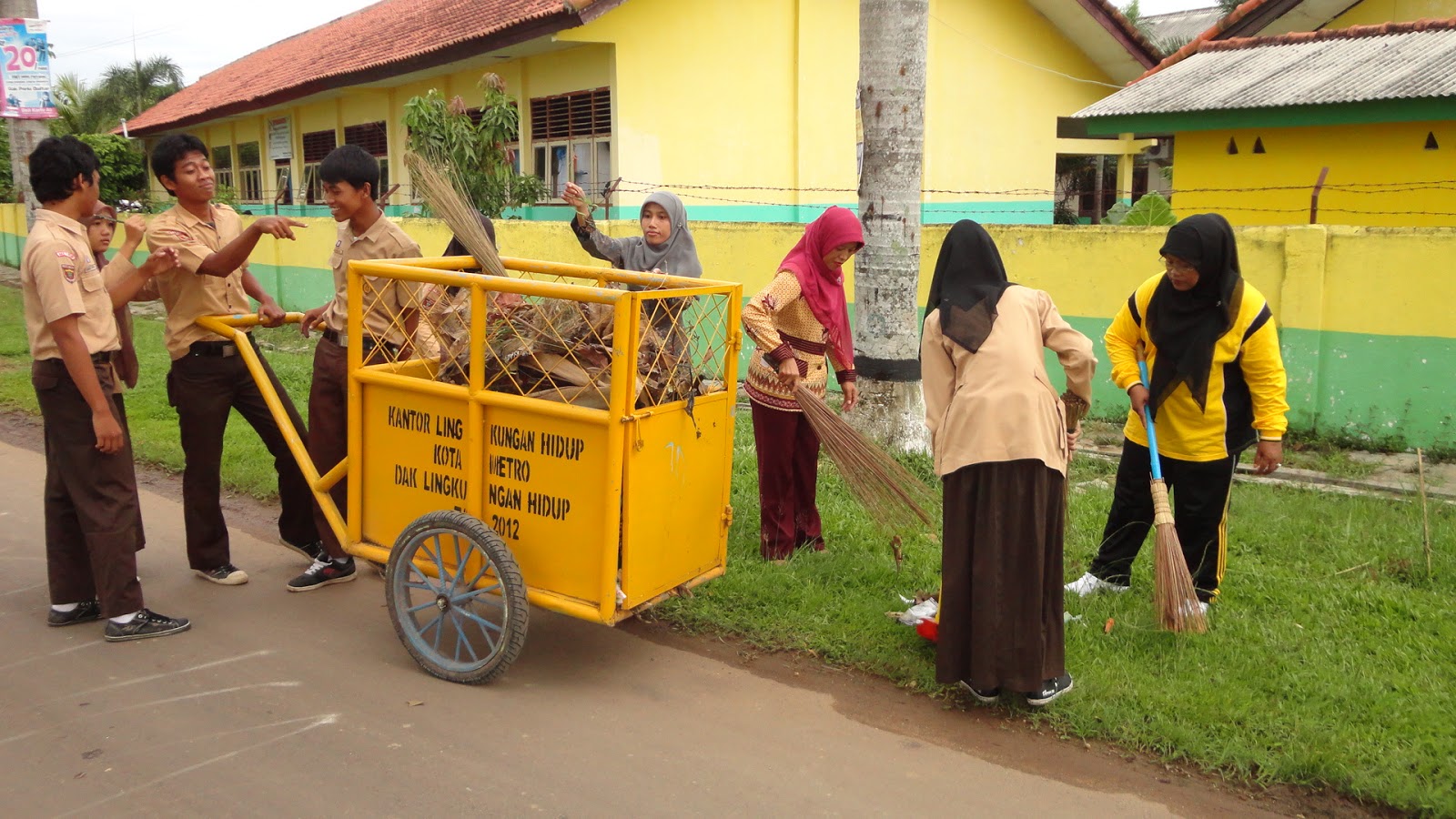 SMA N 2 METRO SEKOLAH ADIWIYATA DAN PEDULI LINGKUNGAN