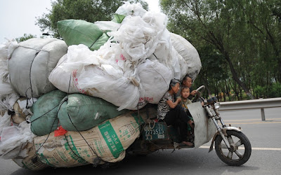 Gambar kendaraan dengan muatan Berlebih Gambar kendaraan dengan muatan Berlebih