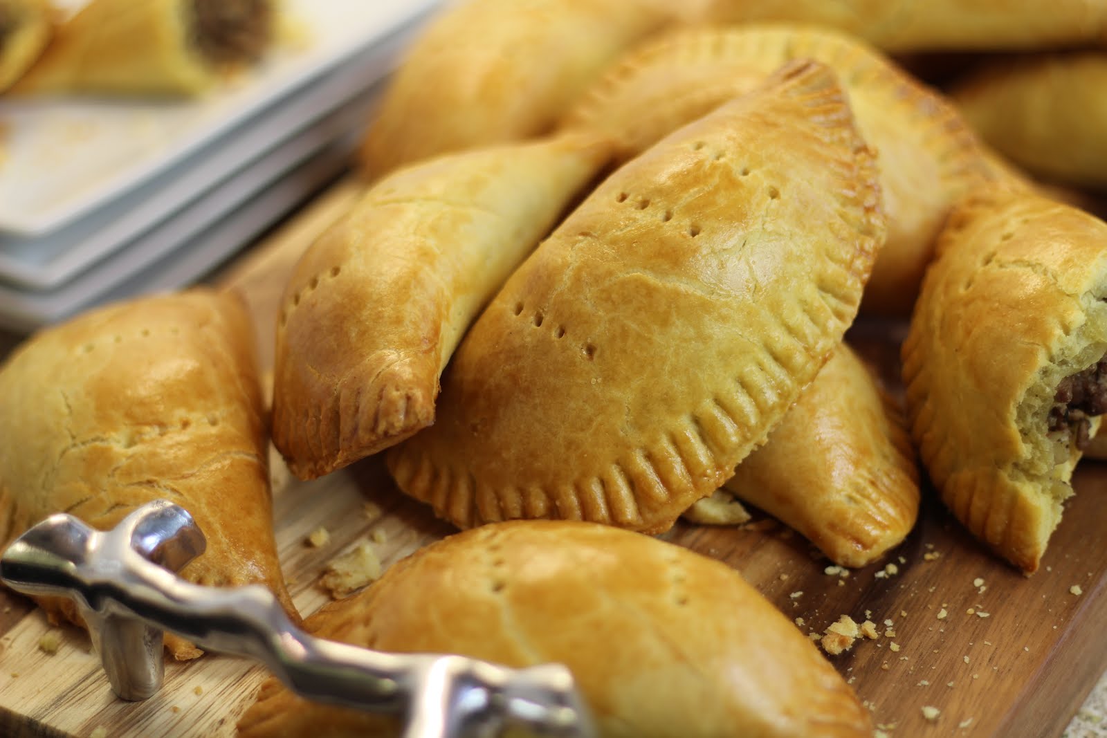 NIGERIAN MEAT PIE Video Recipe Ivonne Ajayi.