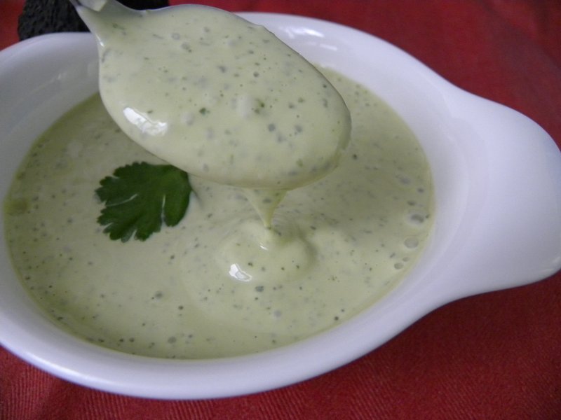 TRASTEANDO EN MI COCINA SALSA DE AGUACATE Y CILANTRO