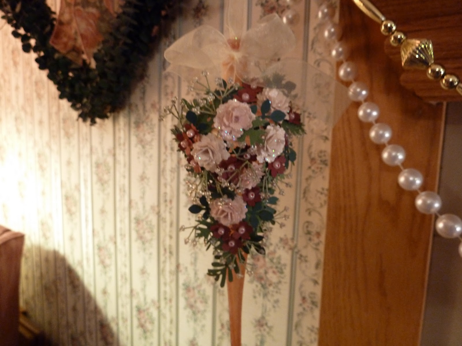 My corner of the world: Pink ornaments for the living room