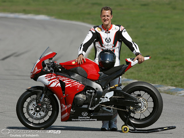Michael-schumacher-formula-1-motorcycle-race-F1-helmets