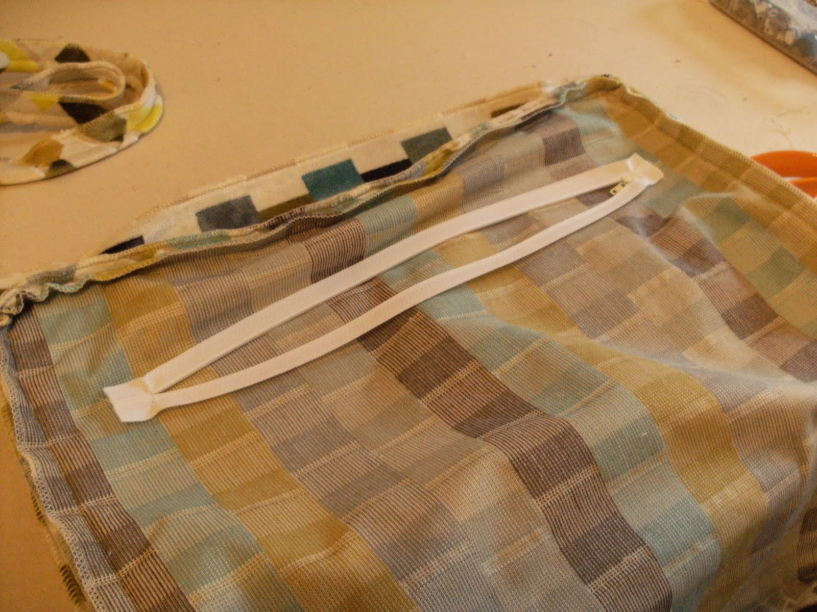 Sew Good by Deborah Good Sew a classic piped cushion cover a tutorial.