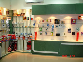 Best Furniture: mobile shop design
