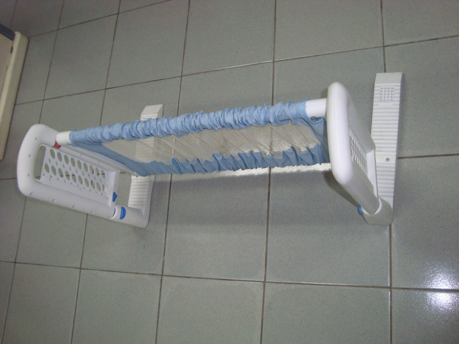 Preloved ToysWorld TheTotToys Safety 1st Secure Lock Bed Rail